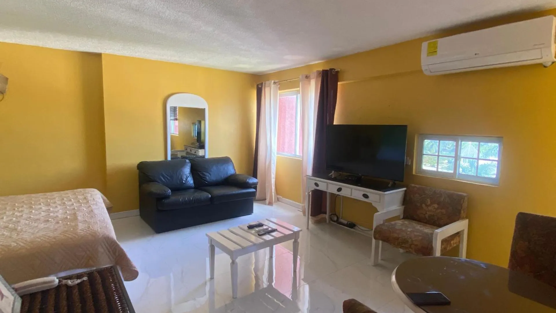 Apartment Sunset Condos Getaway In Ocho Rios
